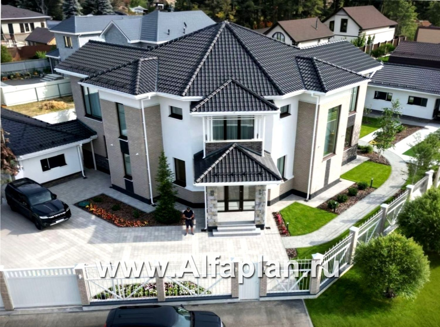 «Баттерфляй» - проект двухэтажного дома, гостиная со вторым светом, мастер спальня, с большим гаражом 219Р - основное изображение